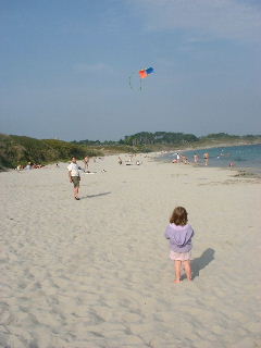 Zoe flying a kite at Raguenes Plage